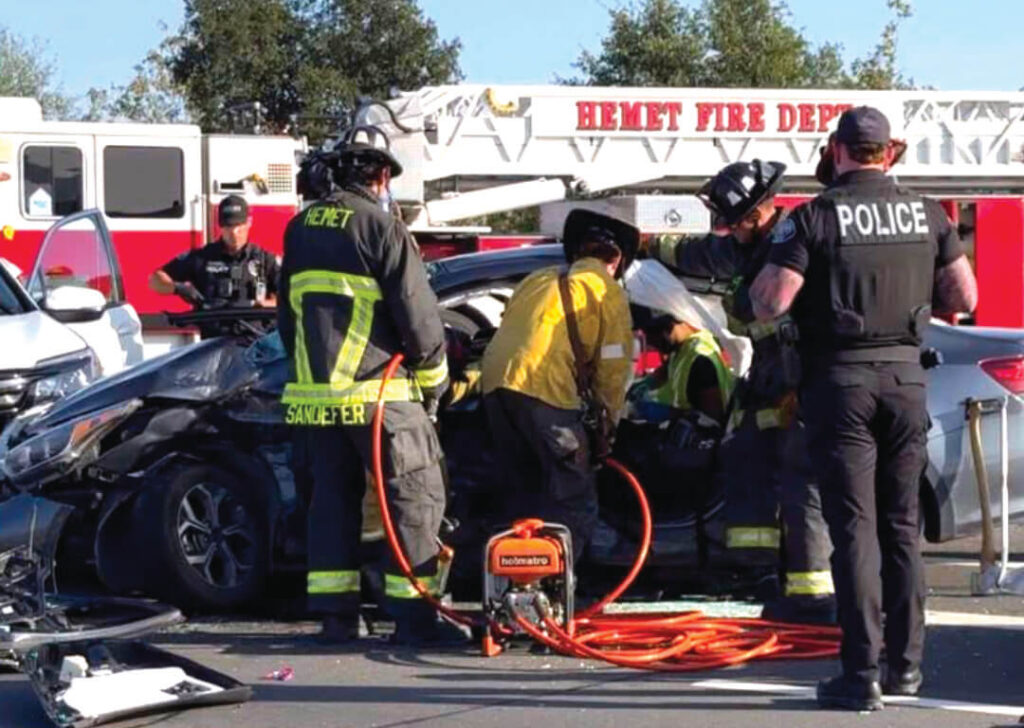 7 Hurt After Distracted Driver Runs Red Light in Hemet - Foo News